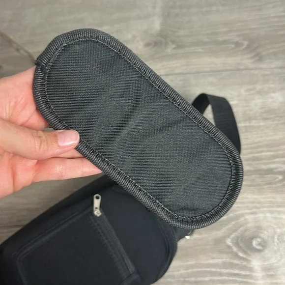 Kisa Crossbody Water Bottle Holder Carrier - Picture 6 of 7